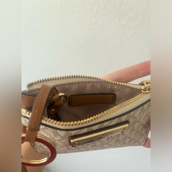 Micheal Kors | wristlet with key ring - Picture 5 of 6